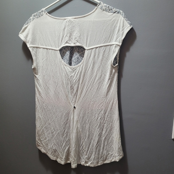 Maurices Sleeveless Cutout Back Top L - Picture 5 of 5